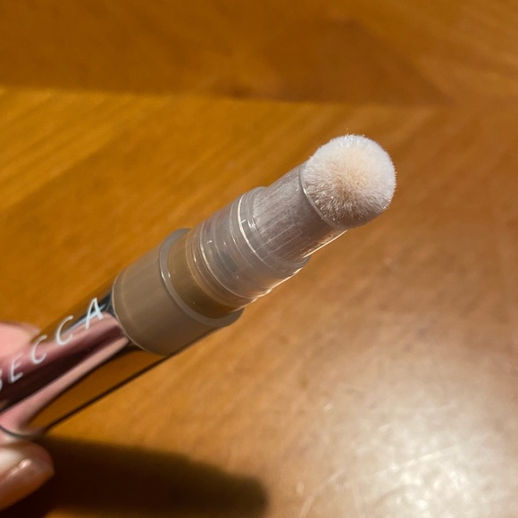 BECCA Light Shifter Brightening Concealer - Picture 9 of 16